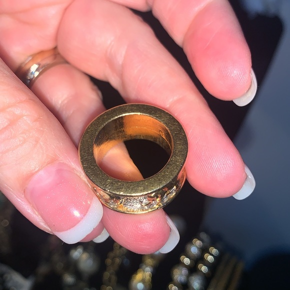 Gold and silver tone elephant ring - size 7 - Picture 5 of 7